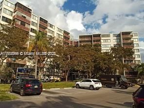 Active With Contract: $1,400 (1 beds, 1 baths, 543 Square Feet)