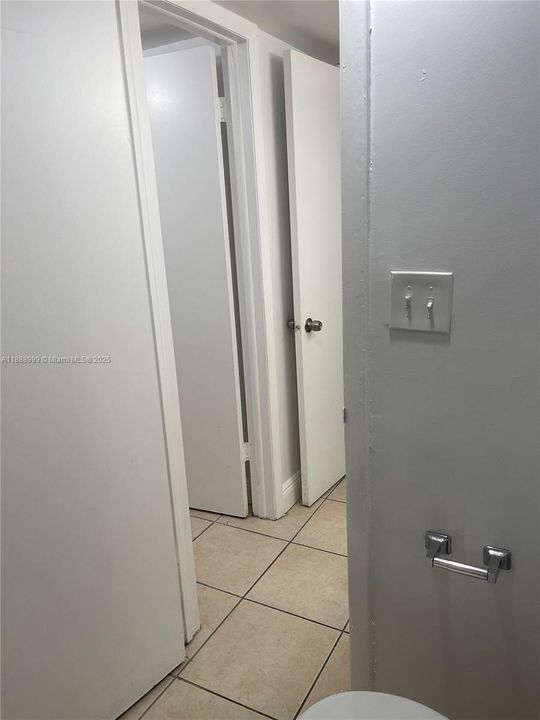 Active With Contract: $1,400 (1 beds, 1 baths, 543 Square Feet)