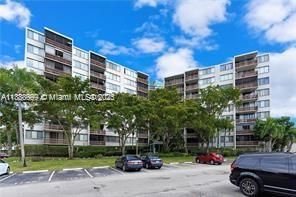 Active With Contract: $1,400 (1 beds, 1 baths, 543 Square Feet)