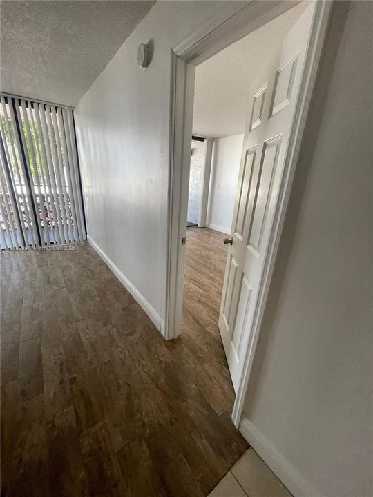 Active With Contract: $1,400 (1 beds, 1 baths, 543 Square Feet)