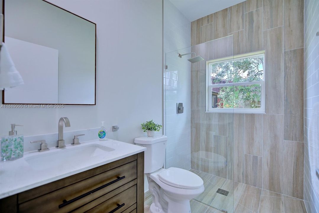 For Sale: $279,000 (2 beds, 2 baths, 1151 Square Feet)