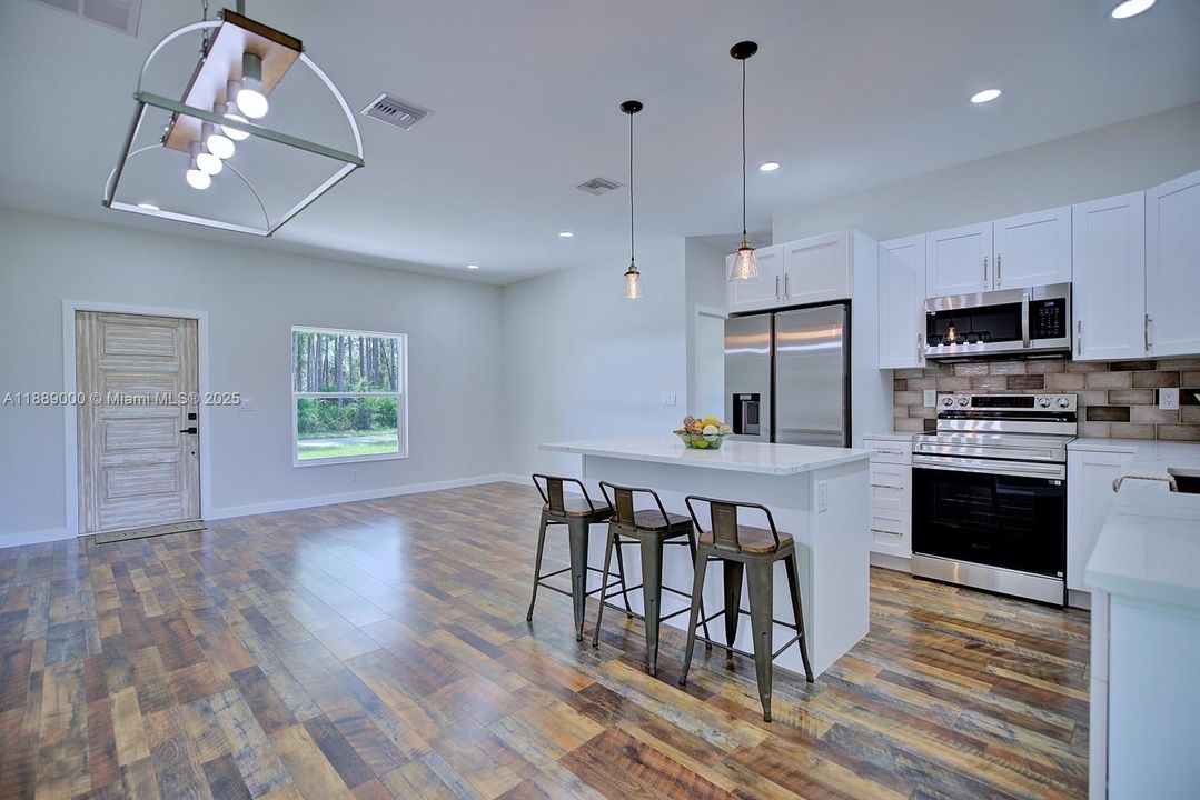 For Sale: $279,000 (2 beds, 2 baths, 1151 Square Feet)