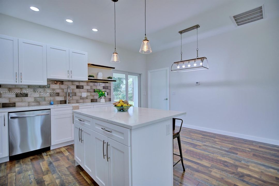 For Sale: $279,000 (2 beds, 2 baths, 1151 Square Feet)