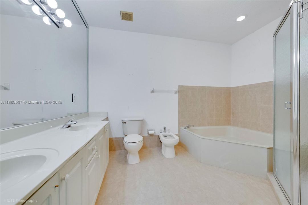 Недавно продано: $757,000 (4 спален, 2 ванн, 2275 Квадратных фут)