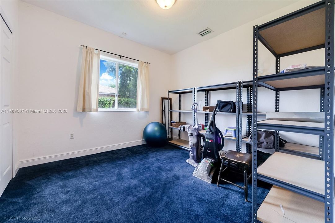 Недавно продано: $757,000 (4 спален, 2 ванн, 2275 Квадратных фут)