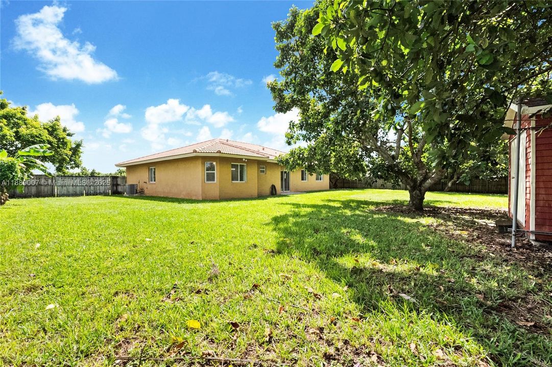 Недавно продано: $757,000 (4 спален, 2 ванн, 2275 Квадратных фут)