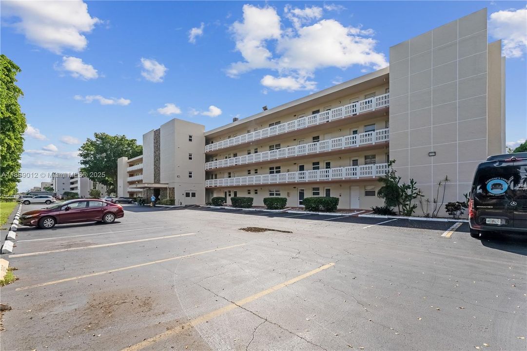 For Sale: $169,000 (1 beds, 1 baths, 800 Square Feet)