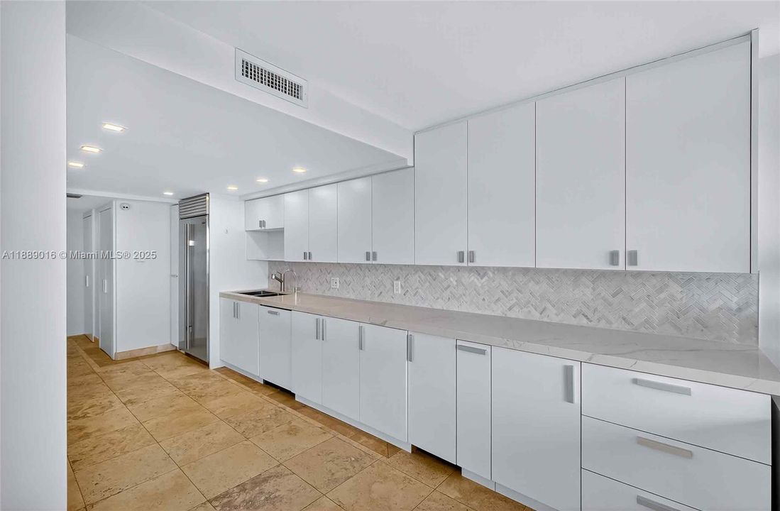 En Venta: $2,599,000 (3 camas, 3 baños, 2398 Pies cuadrados)