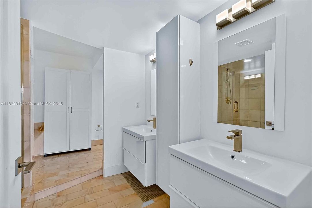 En Venta: $2,599,000 (3 camas, 3 baños, 2398 Pies cuadrados)