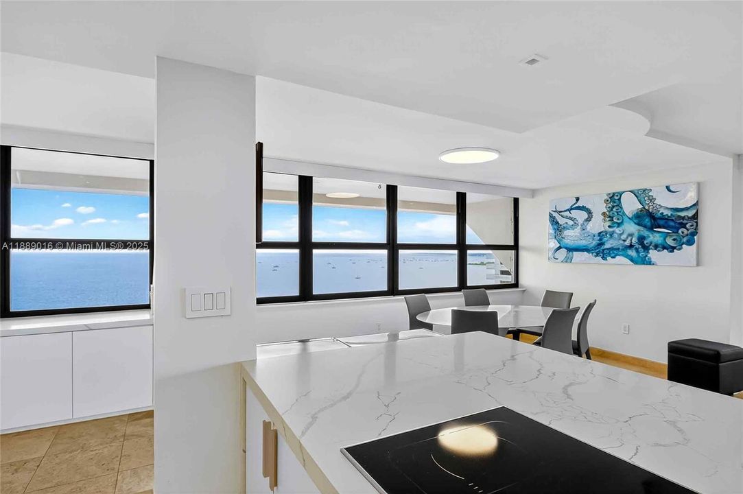 En Venta: $2,599,000 (3 camas, 3 baños, 2398 Pies cuadrados)