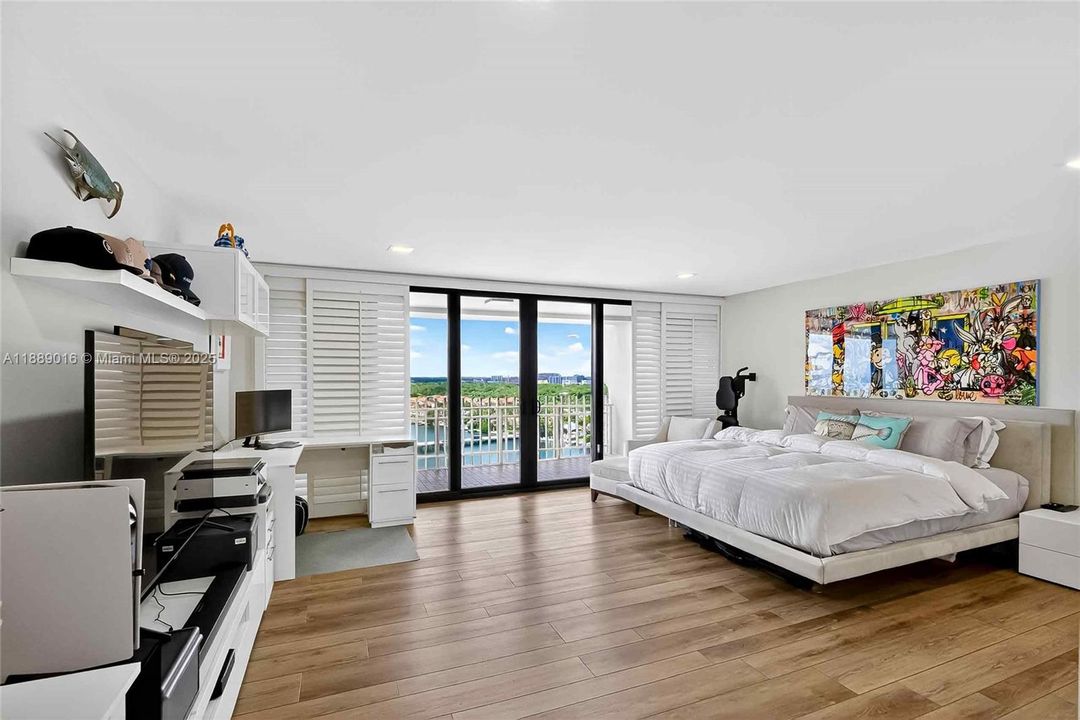 En Venta: $2,599,000 (3 camas, 3 baños, 2398 Pies cuadrados)