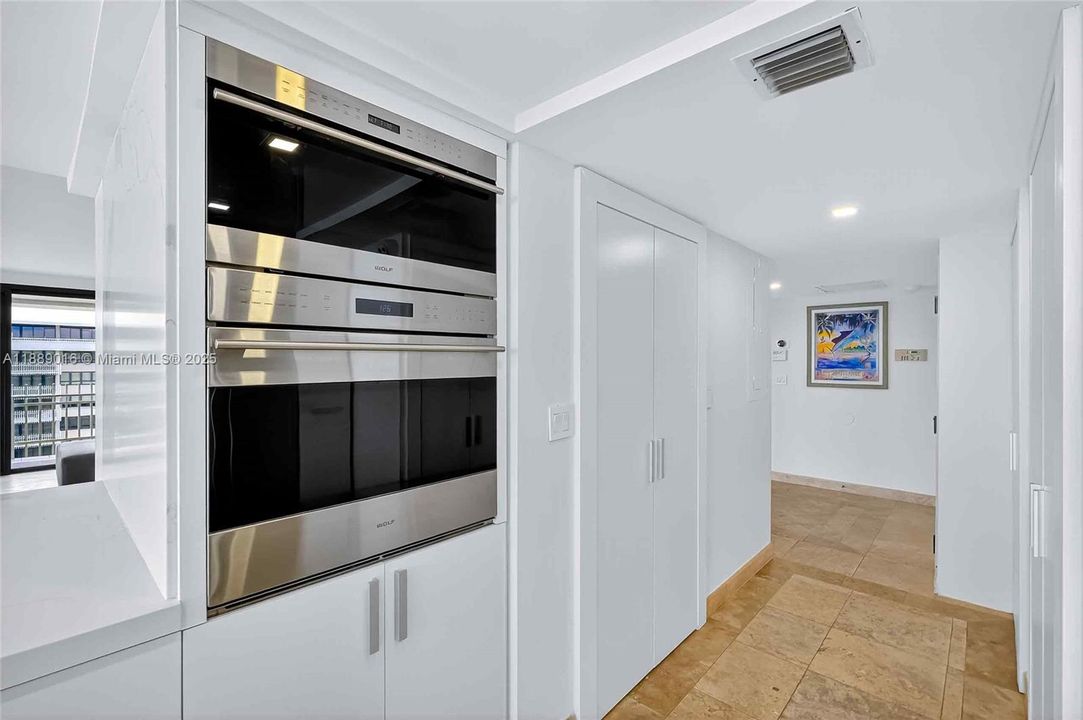 En Venta: $2,599,000 (3 camas, 3 baños, 2398 Pies cuadrados)