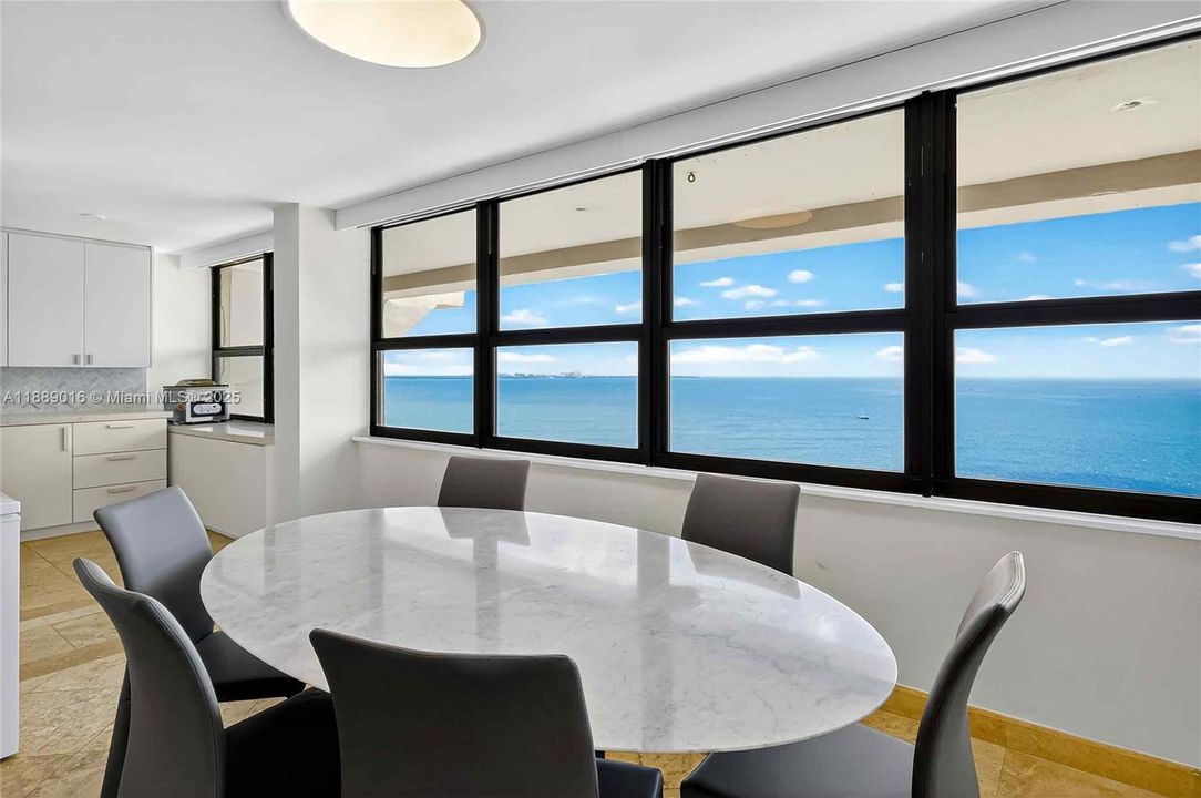 En Venta: $2,599,000 (3 camas, 3 baños, 2398 Pies cuadrados)