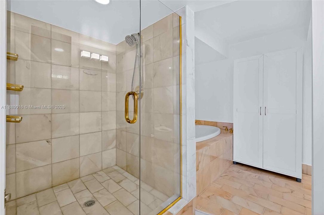 En Venta: $2,599,000 (3 camas, 3 baños, 2398 Pies cuadrados)