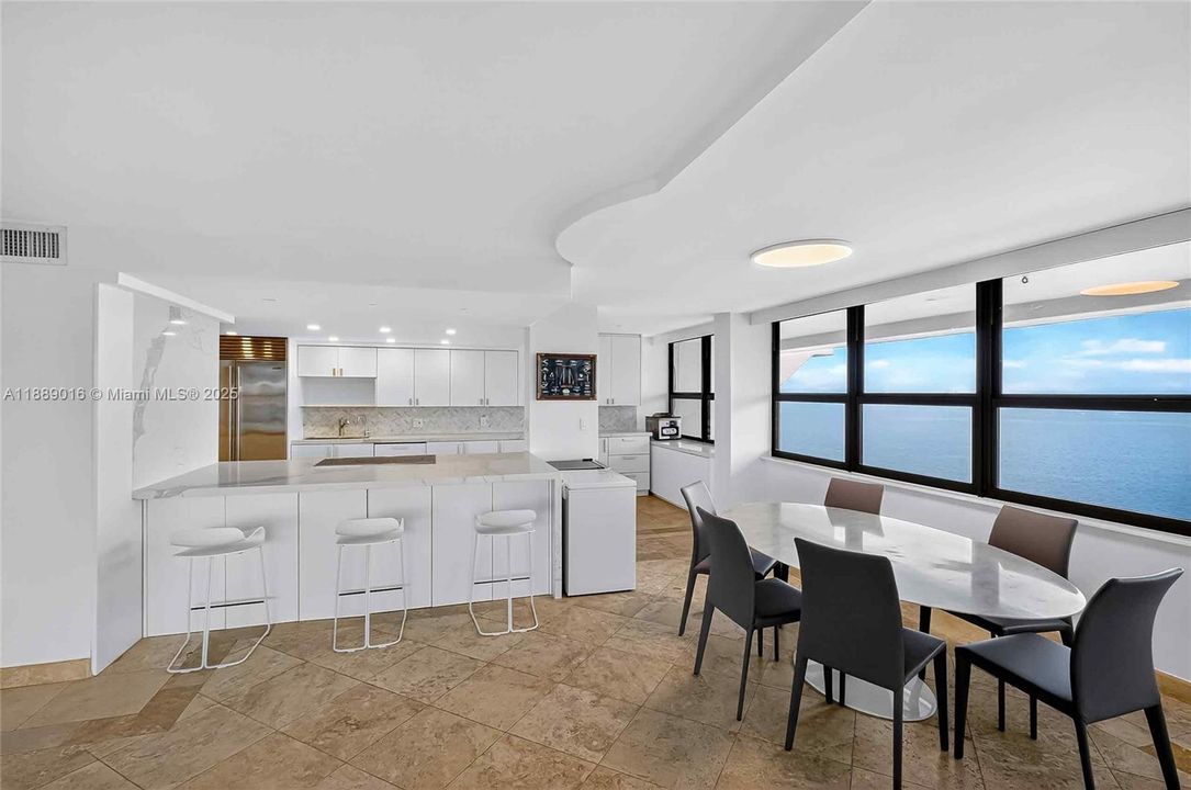 En Venta: $2,599,000 (3 camas, 3 baños, 2398 Pies cuadrados)