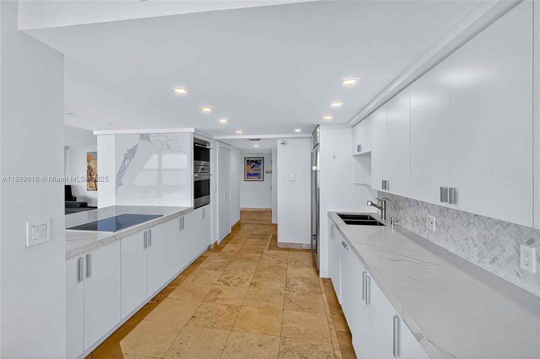 En Venta: $2,599,000 (3 camas, 3 baños, 2398 Pies cuadrados)