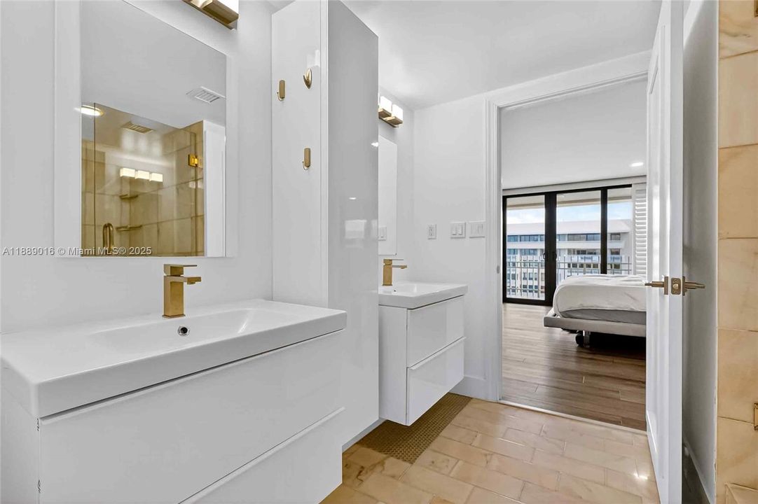 En Venta: $2,599,000 (3 camas, 3 baños, 2398 Pies cuadrados)