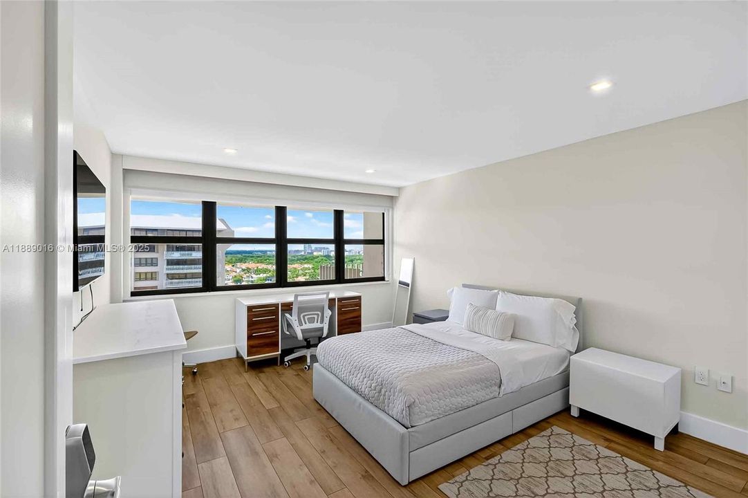 En Venta: $2,599,000 (3 camas, 3 baños, 2398 Pies cuadrados)