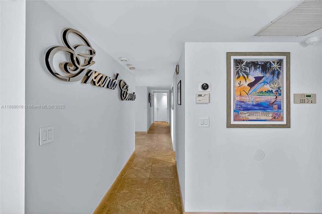 En Venta: $2,599,000 (3 camas, 3 baños, 2398 Pies cuadrados)