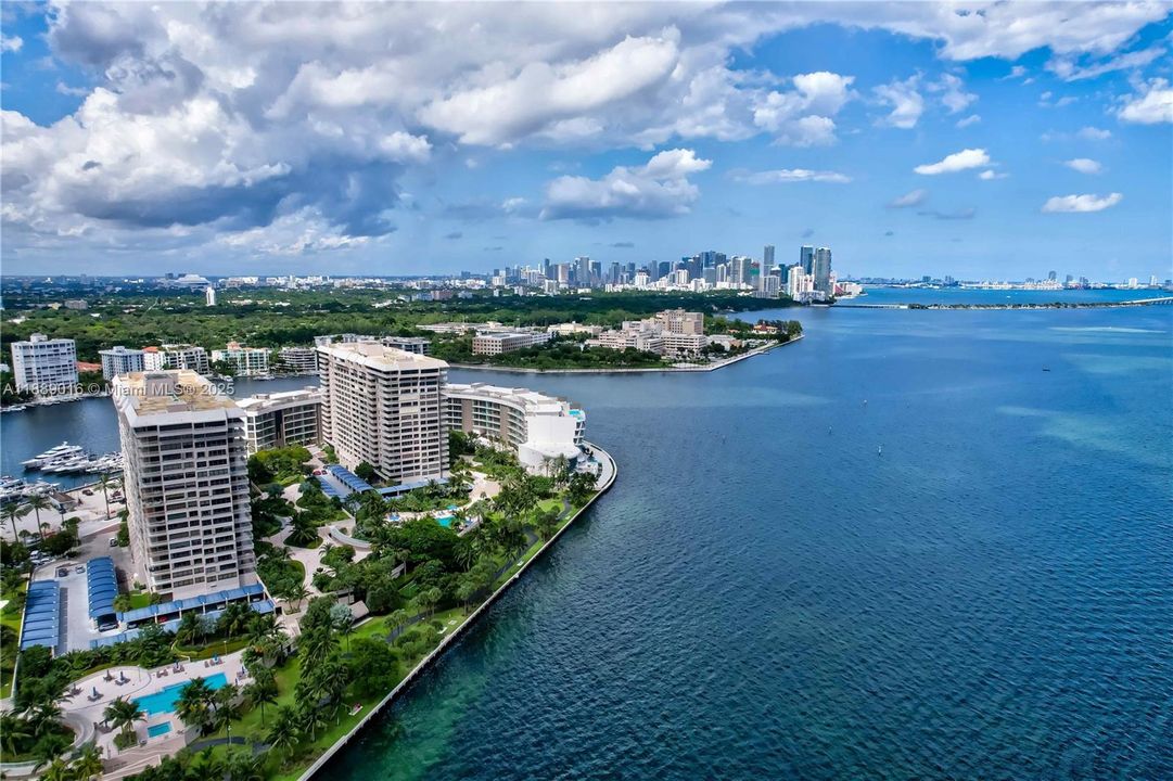 En Venta: $2,599,000 (3 camas, 3 baños, 2398 Pies cuadrados)