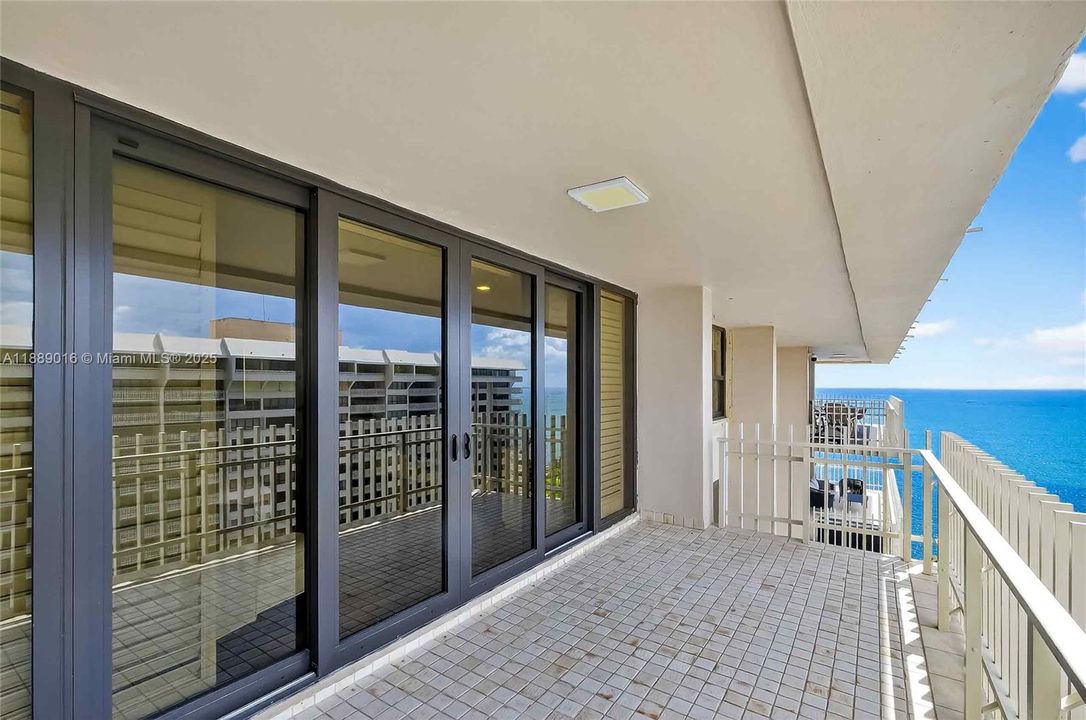 En Venta: $2,599,000 (3 camas, 3 baños, 2398 Pies cuadrados)