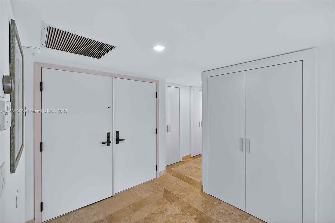 En Venta: $2,599,000 (3 camas, 3 baños, 2398 Pies cuadrados)