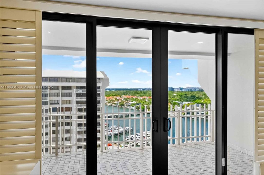 En Venta: $2,599,000 (3 camas, 3 baños, 2398 Pies cuadrados)