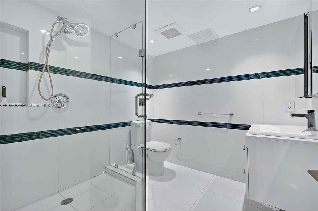 En Venta: $2,599,000 (3 camas, 3 baños, 2398 Pies cuadrados)