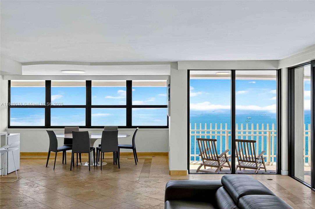 En Venta: $2,599,000 (3 camas, 3 baños, 2398 Pies cuadrados)