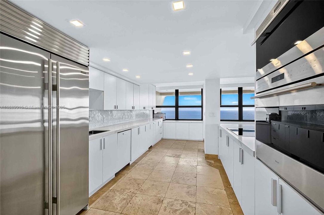 En Venta: $2,599,000 (3 camas, 3 baños, 2398 Pies cuadrados)