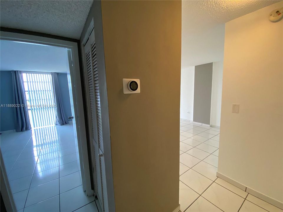 For Sale: $160,000 (1 beds, 1 baths, 720 Square Feet)