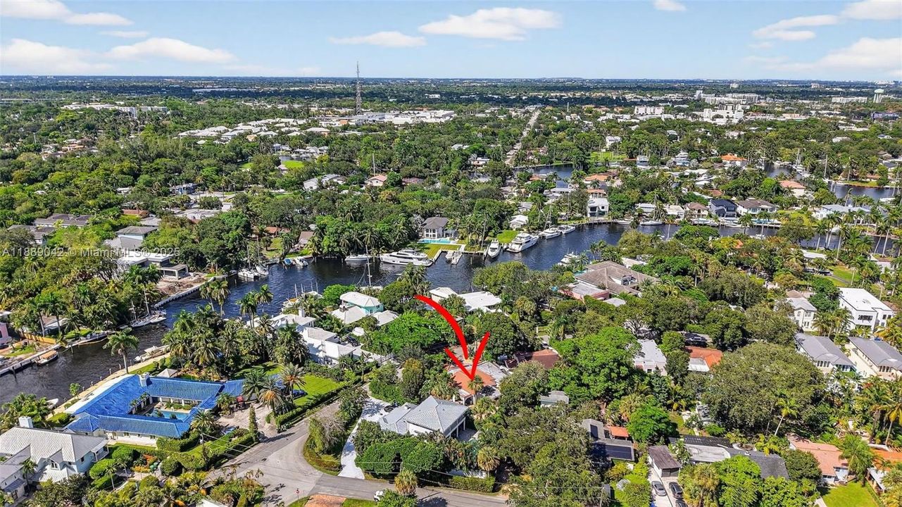 合同活跃: $890,000 (2 贝兹, 2 浴室, 1564 平方英尺)