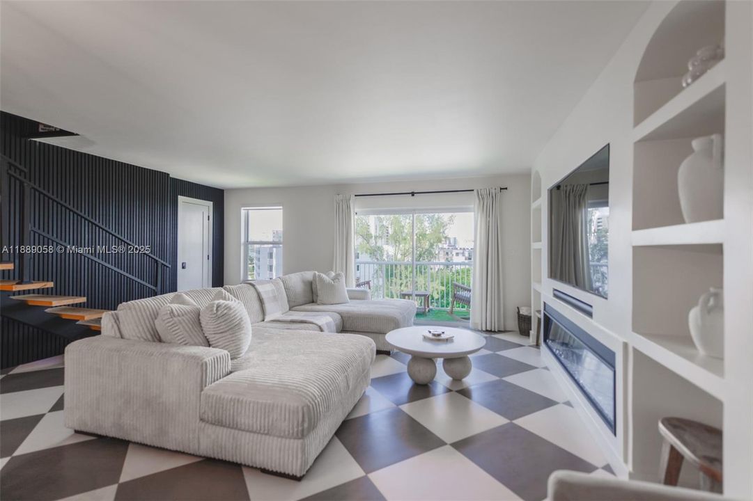 待售: $450,000 (2 贝兹, 2 浴室, 1440 平方英尺)