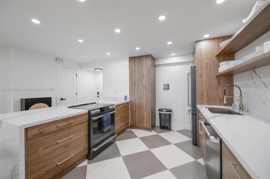 待售: $450,000 (2 贝兹, 2 浴室, 1440 平方英尺)