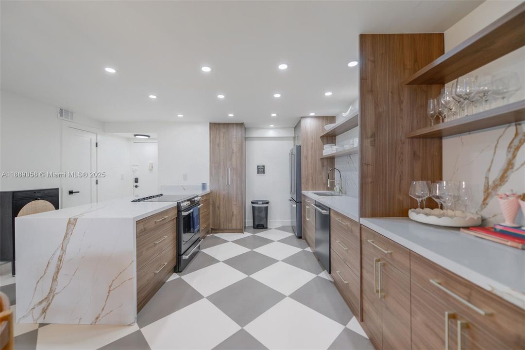 待售: $450,000 (2 贝兹, 2 浴室, 1440 平方英尺)