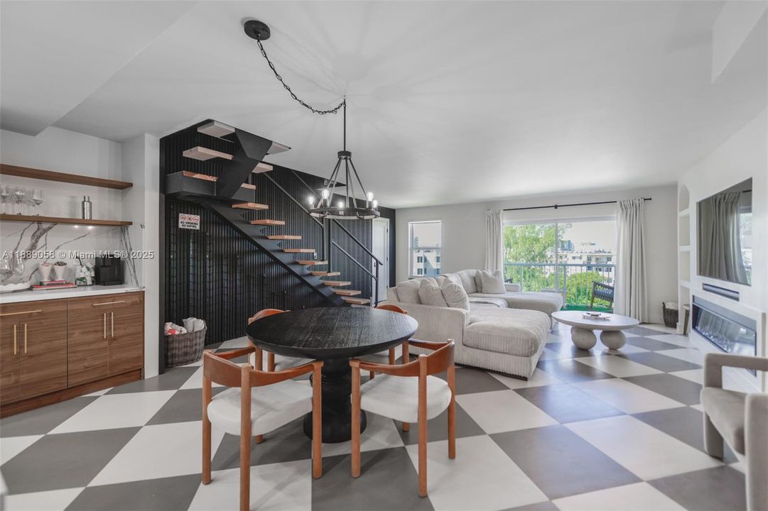 待售: $450,000 (2 贝兹, 2 浴室, 1440 平方英尺)