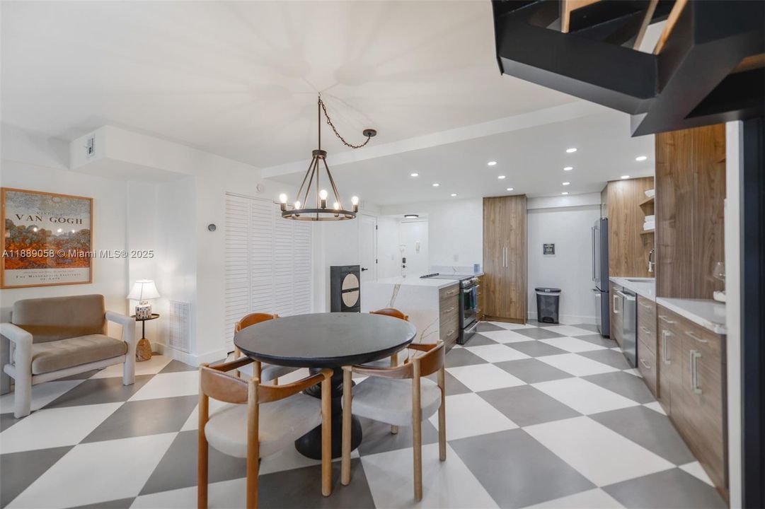 待售: $450,000 (2 贝兹, 2 浴室, 1440 平方英尺)