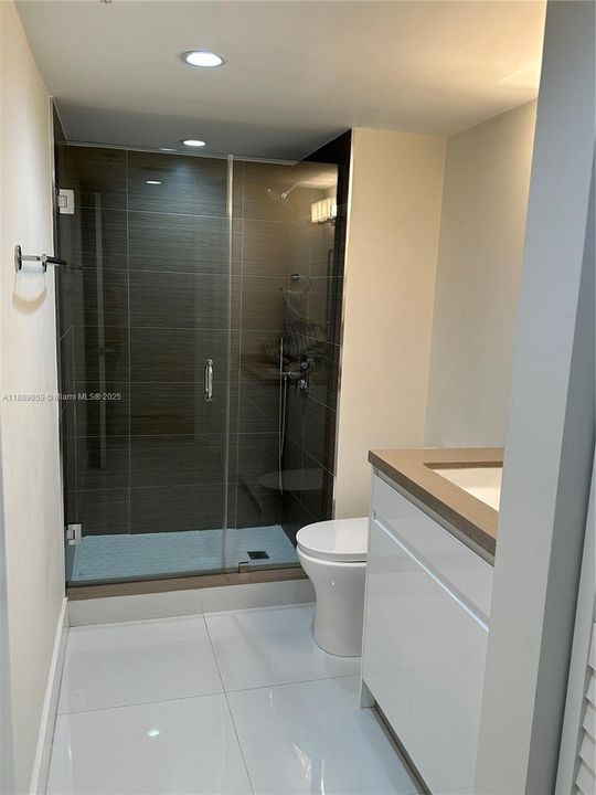 Active With Contract: $6,300 (2 beds, 2 baths, 1404 Square Feet)