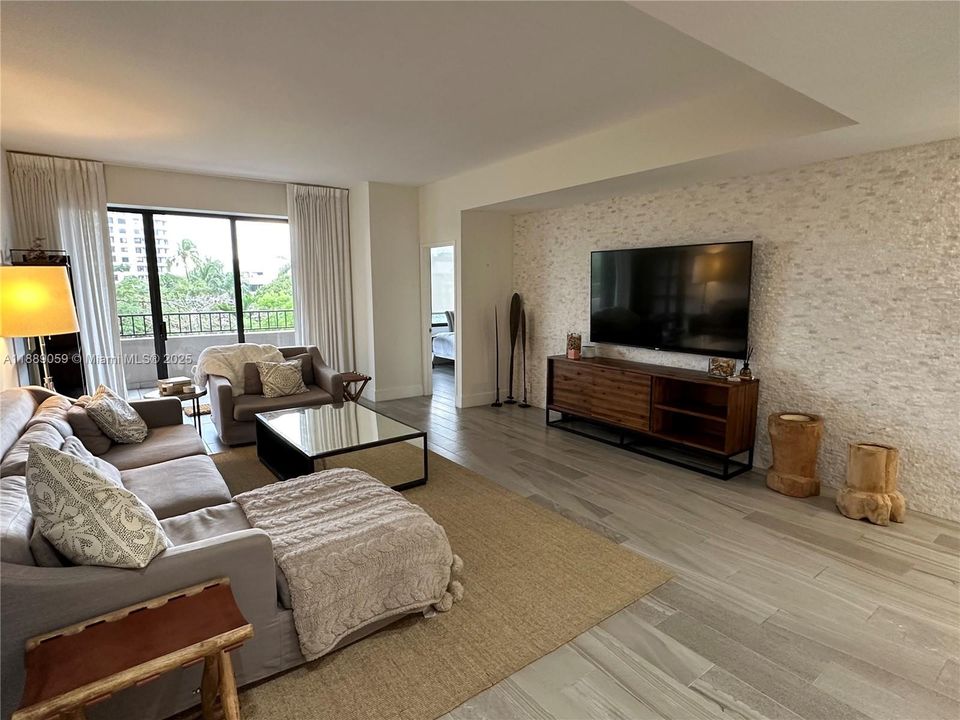 Active With Contract: $6,300 (2 beds, 2 baths, 1404 Square Feet)