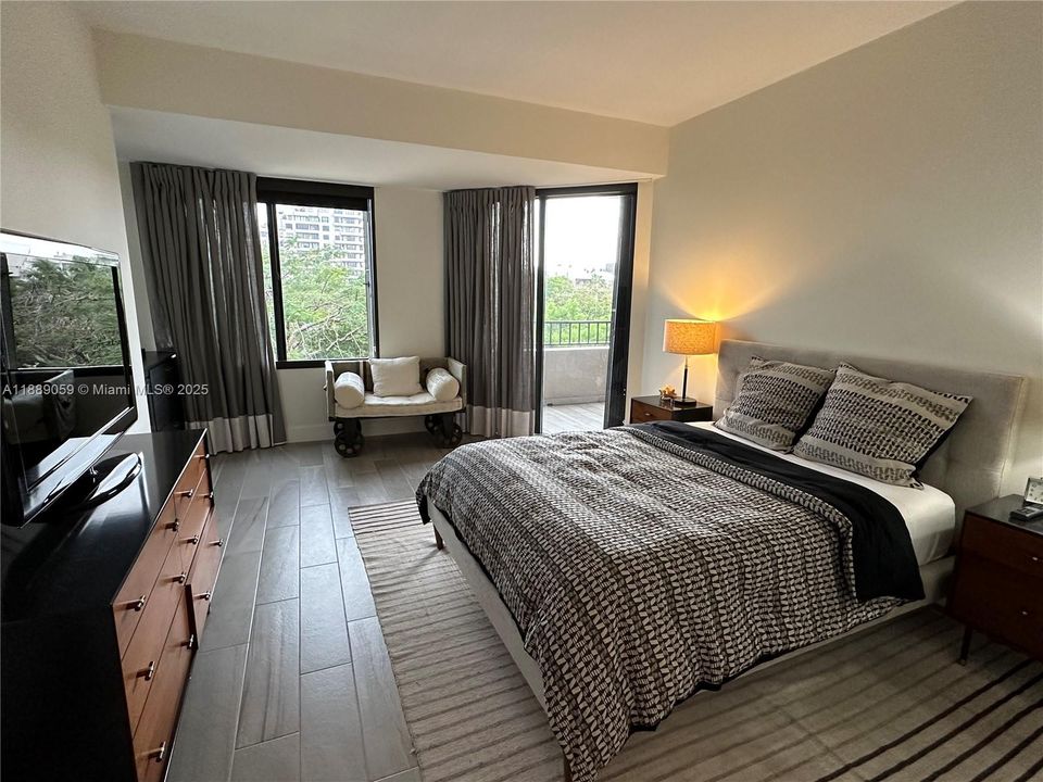 Active With Contract: $6,300 (2 beds, 2 baths, 1404 Square Feet)