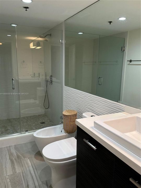 Active With Contract: $6,300 (2 beds, 2 baths, 1404 Square Feet)