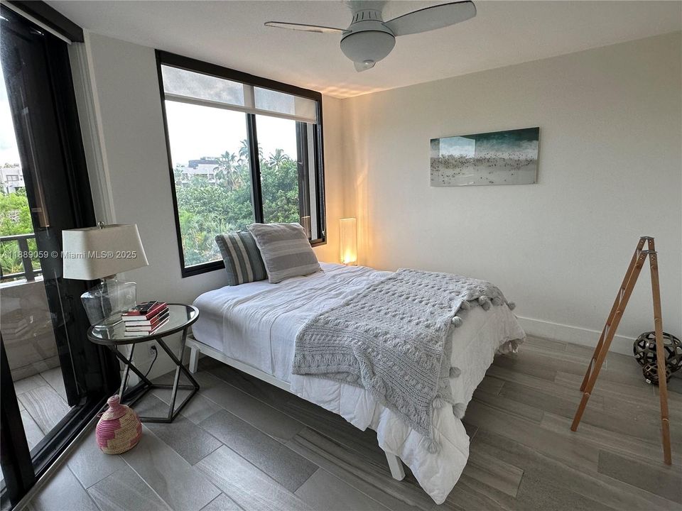 Active With Contract: $6,300 (2 beds, 2 baths, 1404 Square Feet)