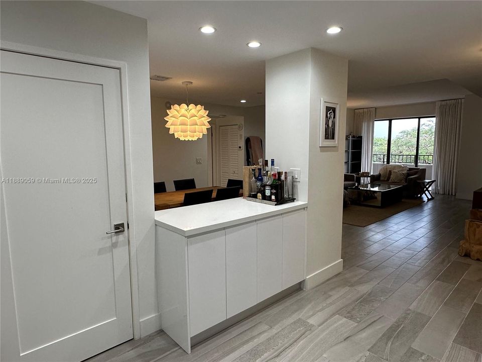 Active With Contract: $6,300 (2 beds, 2 baths, 1404 Square Feet)