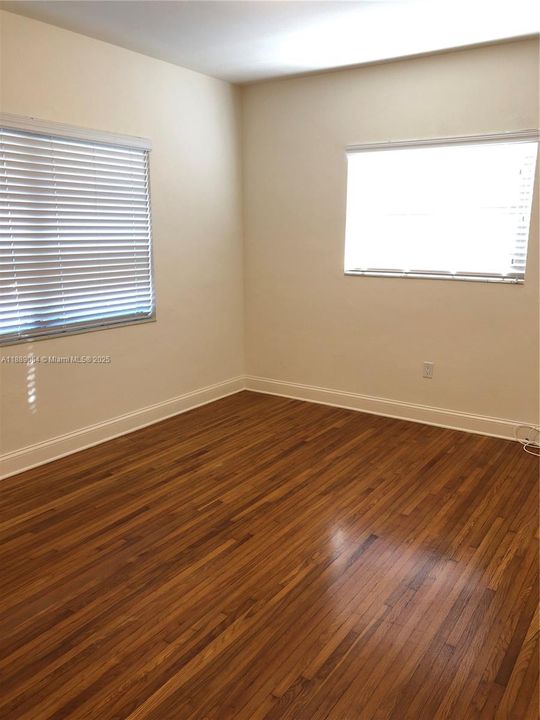 Active With Contract: $3,700 (2 beds, 1 baths, 1496 Square Feet)