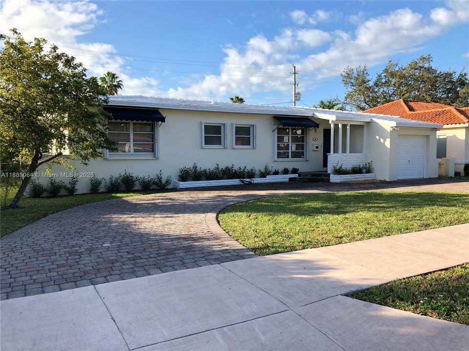 Active With Contract: $3,700 (2 beds, 1 baths, 1496 Square Feet)