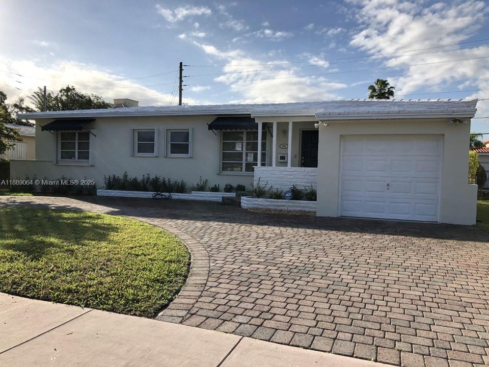 Active With Contract: $3,700 (2 beds, 1 baths, 1496 Square Feet)