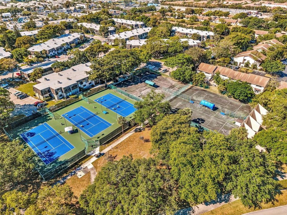 合同活跃: $1,895 (1 贝兹, 1 浴室, 844 平方英尺)