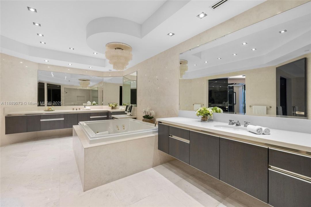 En Renta: $75,000 (6 camas, 5 baños, 7025 Pies cuadrados)