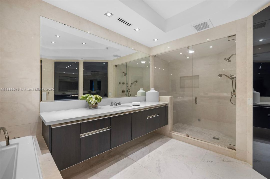 En Renta: $75,000 (6 camas, 5 baños, 7025 Pies cuadrados)