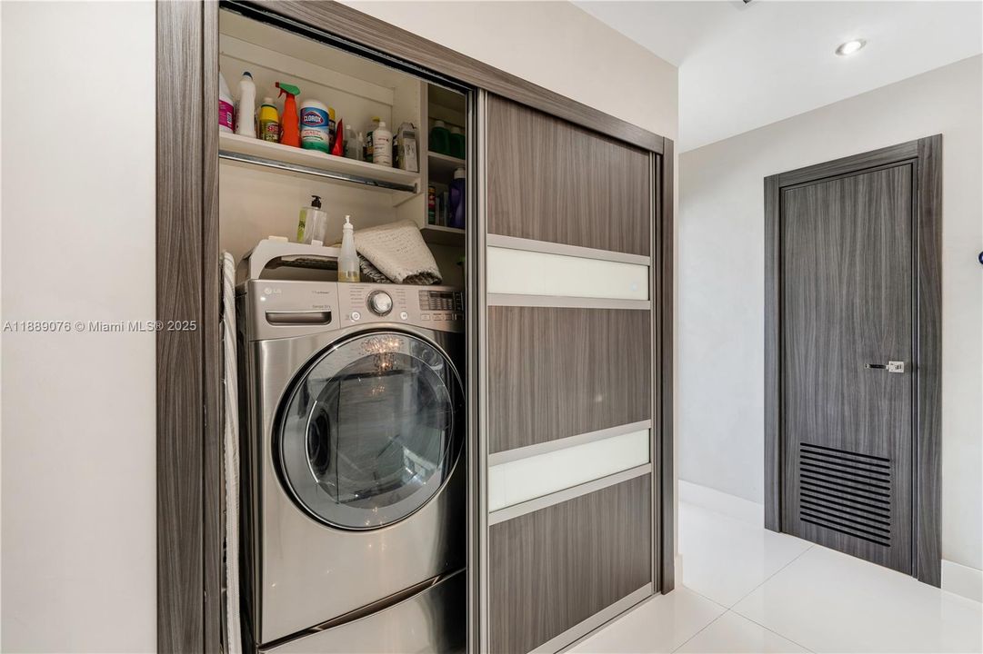 En Venta: $1,280,000 (4 camas, 3 baños, 3005 Pies cuadrados)